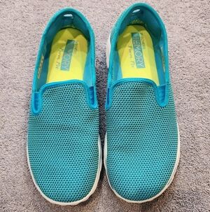 Misses Skechers Go Walk Shoes Size 10